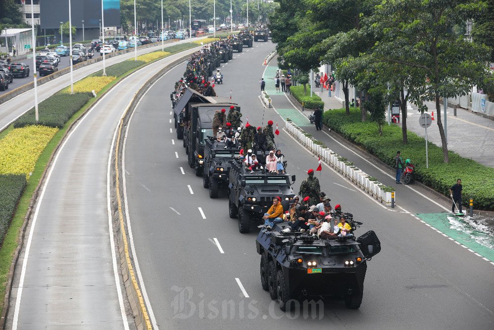 Survei Indikator Politik: Kepercayaan Publik pada TNI Melebihi Polri